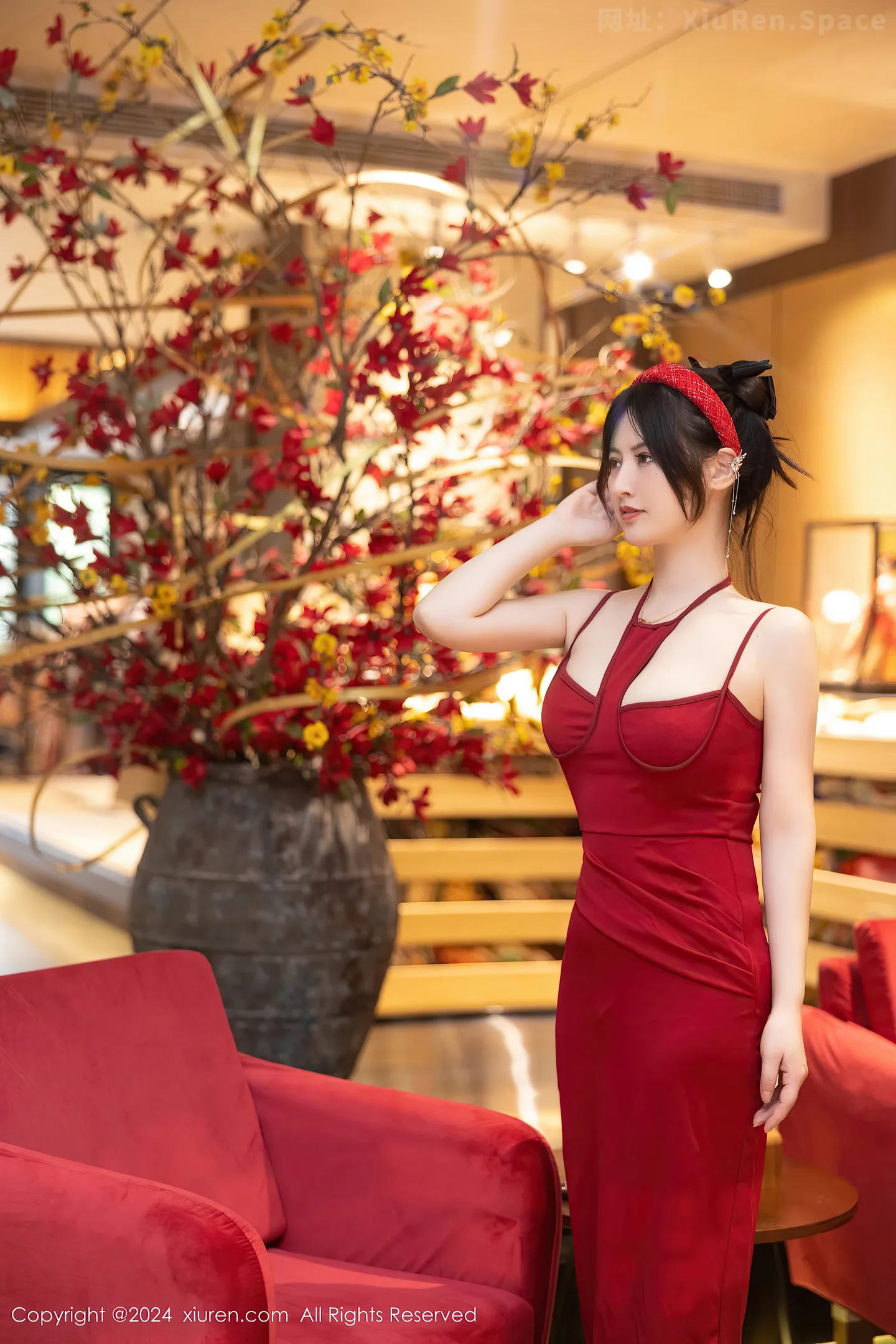 图片[3]-[XiuRen秀人网]VOL.8078 模特诗诗kiki新年主题性感红色情趣短裙配黑丝吊袜迷人诱惑写真78P-秀人网官方网站